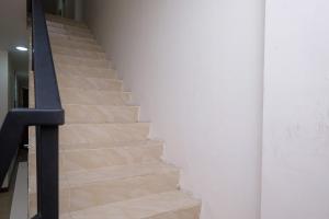 Urbanview Hotel AVA Semarang near Akademi Kepolisian Semarang by RedDoorz