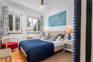 Classy 4BDR Apartment W Balcony by LovelyStay