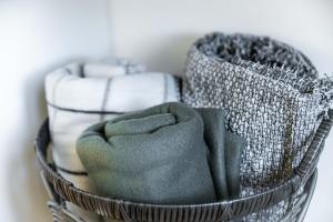 The Olive - Renovated Penthouse - Kipseli Studio