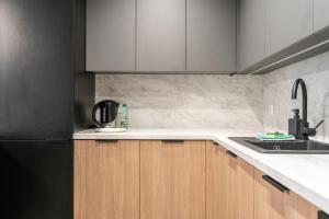 Park Śląski Modern Studio by BookingHost