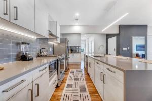 3 Bdrm 3 Full Bath Tower View walk up