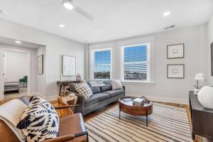 3 Bdrm 3 Full Bath Tower View walk up