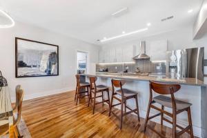 3 Bdrm 3 Full Bath Tower View walk up