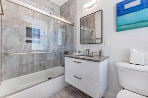 3 Bdrm 3 Full Bath Tower View walk up