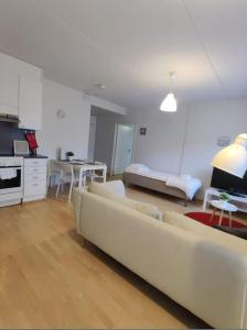 Kotimaailma- Kalustettu kaksio Rauhallisella alueella Hiekkaharjusta