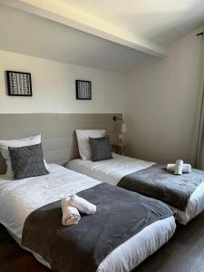 Twin Room with Canal View room in Hotel Cote et Lac