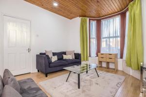 Bright Guest house in Stratford