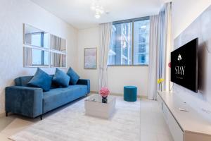 STAY BY LATINEM Luxury 1BR Holiday Home CVR B1701 near Burj Khalifa