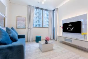 STAY BY LATINEM Luxury 1BR Holiday Home CVR B1701 near Burj Khalifa