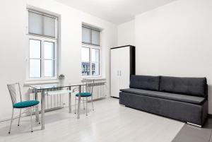 Warta River White Studio by BookingHost