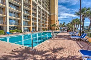 Beachfront Condo with Balcony and Pool in Myrtle Beach