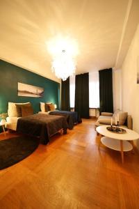 Stylish 3BD Riverfront Apartment