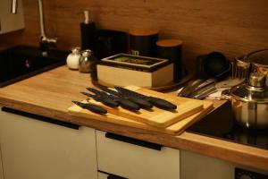 Stylish 3BD Riverfront Apartment