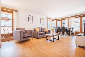 2BR Penthouse with Terrace - Heart of Holborn - CityApartmentStay