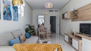 ROMANTIC beach apartment