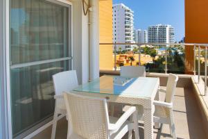 Superior One Bedroom Apartment in Caesar Resort & SPA, Long Beach - 4hvězdičkové hotely ve městě Perivolia tou Trikomou