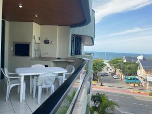 B106 - Apartamento de 2 quartos com vista para o mar