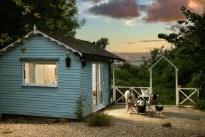 Art Studio - Connect to Nature in the Hot Tub at Cosy Studio