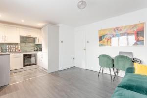 2 KING Beds Modern Refurb Flat - 10 min 2 London Bridge - Sleeps 6