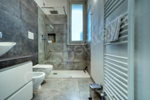 GuestHost - La Perla Charming Apartment with Balcony!