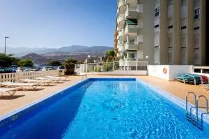 Beachfront with communal swimming pool and parking - Radazul