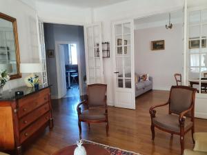 Appartements Spacieux 80 m2 Coeur de Vichy proche des Thermes : photos des chambres