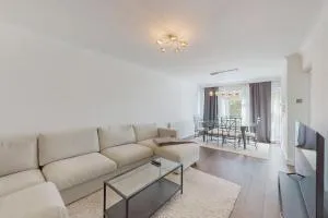 Spacious 2 Bed Apartment with Free Parking in Ealing - 伊灵