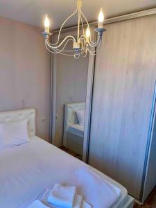 Stylish Magenta Apartment - terrace & free parking