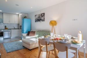 Host Wise - Elegant Colorful House w Private Terrace