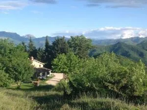 Casa Flori & Leonardo's Country House - Montegallo