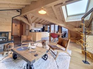 Chalet luxueux avec terrasse et sauna près des pistes - FR-1-344-1161