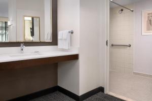 Queen Room with Two Queen Beds - Mobility and Hearing Accessible with Roll-in Shower room in Courtyard Jacksonville Flagler Center