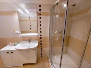 Spacious 2-Bedroom Apartment in City Center 80 m