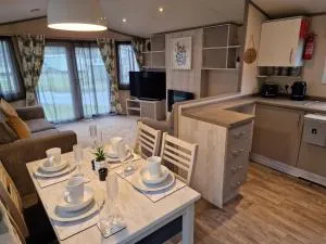 Billing Aquadrome- Bird Lake Pastures Holiday Caravan Sleep 6 - Kettering