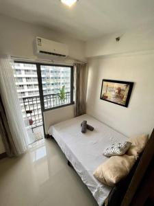 cozy studio unit at fame residence metro manila