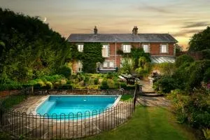 Downwood Vineyard Manor in Idyllic Countryside - Tarrant Monkton