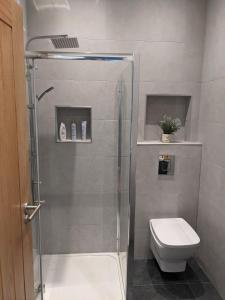 Modern aptmt, 2 Stops to Central London, Smart lock, Netflix