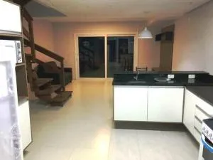 Sobrados com suíte e sacada vista ao mar - 阿罗尤特谢拉