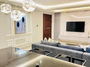 Serviced apartment with WiFi, pool and gym - Ogbojo