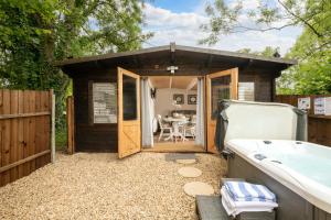Hazel Tree Hut - Cosy Woodland Cabin with Private Hot Tub