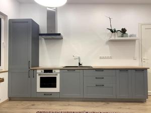 Small cozy 3-room house with terrace & large garden