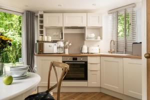 Honeycombe - Treehouse in the Heart of Dorset