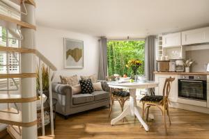 Honeycombe - Treehouse in the Heart of Dorset
