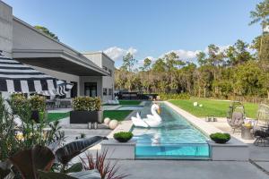 ✰ Time 4 U Estate: Hot tub, Pool, Tennis Court, Ping Pong Fire Pit & More!