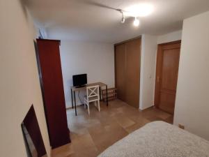 Apartamento, piscina y parking Granada Tico Medina