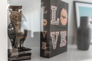 AirHome - Black&White