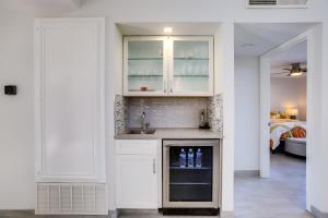 Community Perks, 2 Patios Cathedral City Condo!