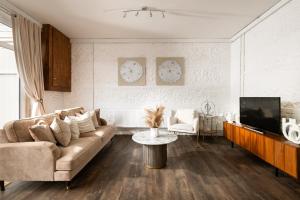 Primrose Luxury Cottage with Private Hot tub