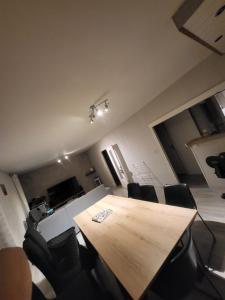 chambre neuve dans un logement partager a 10 minute du circuit
