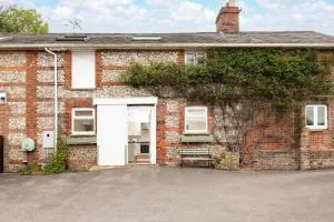 The Stable—Historic Property in Downwood Vineyard - Tarrant Monkton